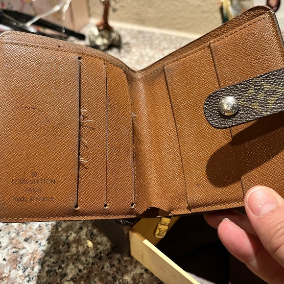 Women LV used wallet - Picture 3 of 9